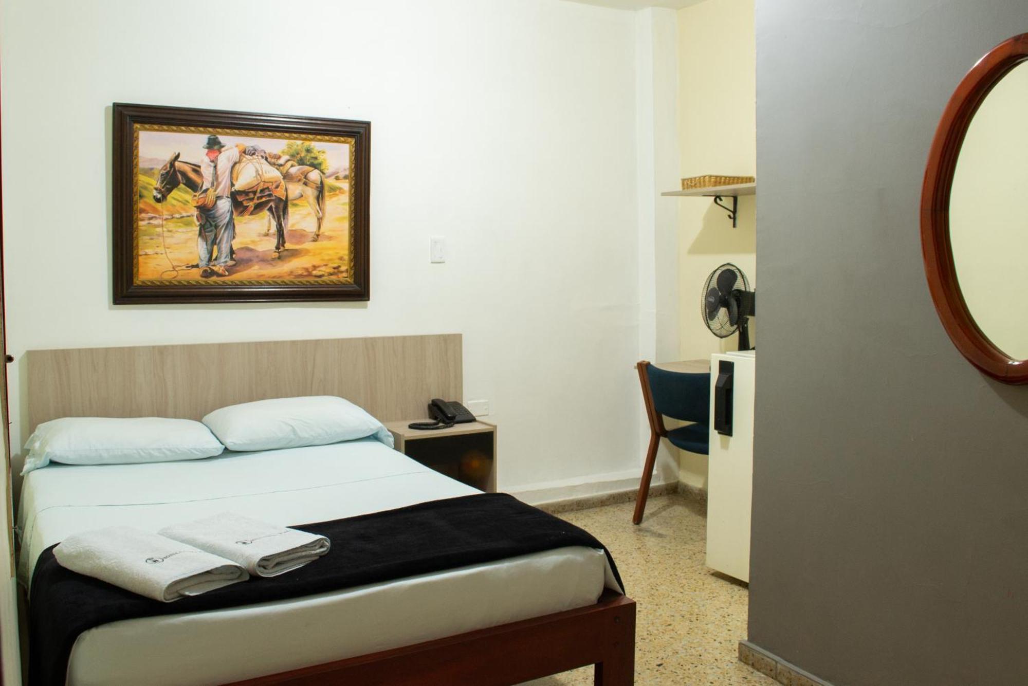 Hotel Caldas Plaza מראה חיצוני תמונה