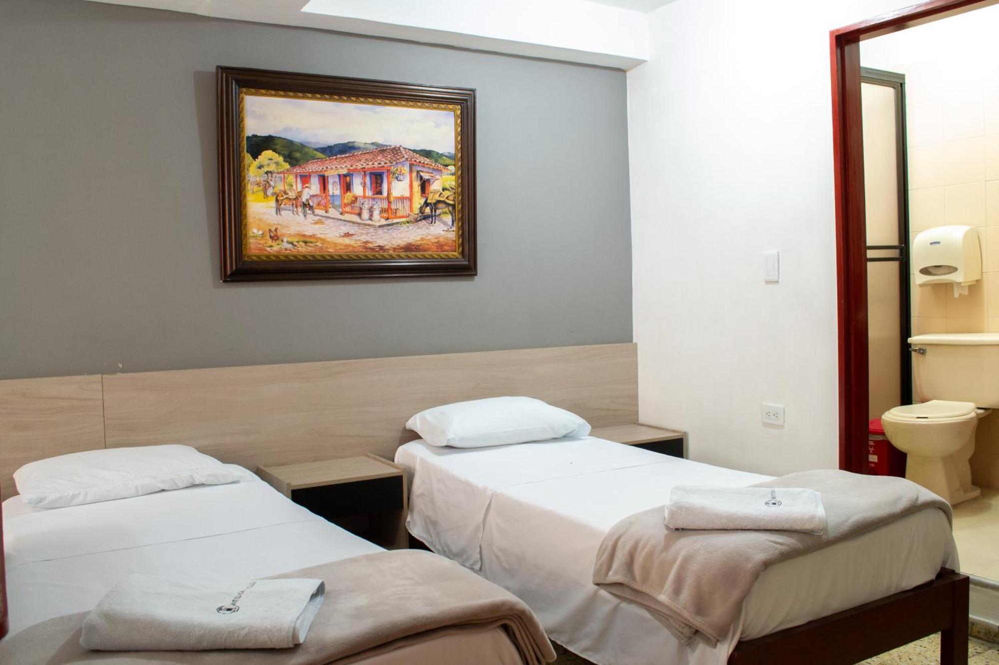 Hotel Caldas Plaza מראה חיצוני תמונה