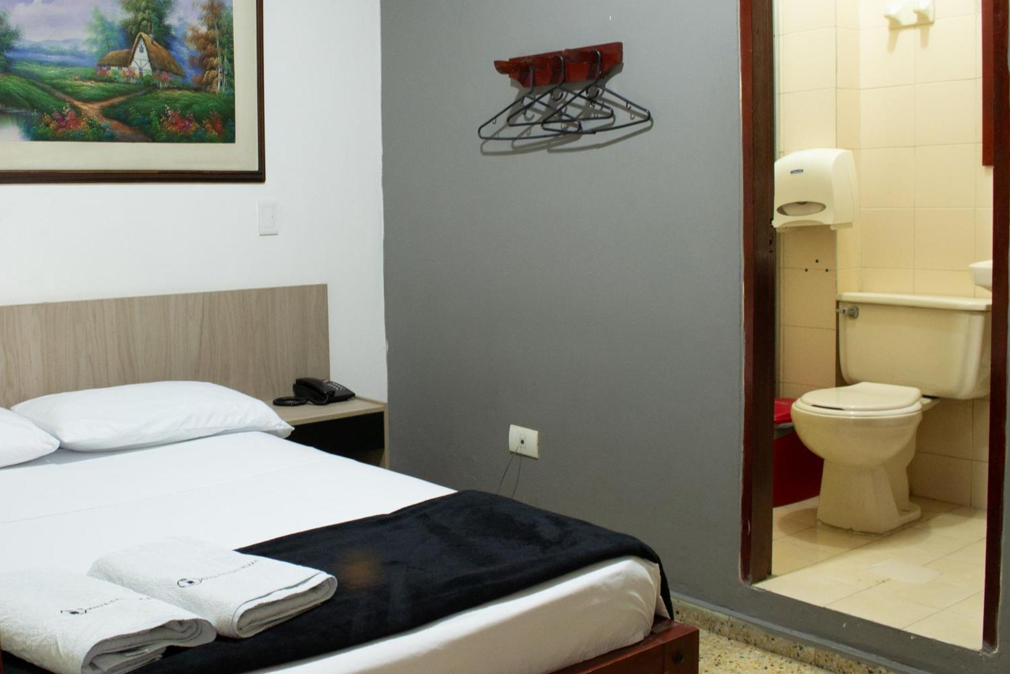 Hotel Caldas Plaza מראה חיצוני תמונה